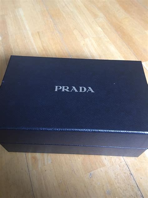 prada karton